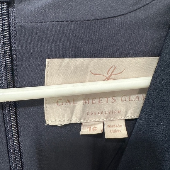 Gal Meets Glam Chiffon Midi Dress in Navy - Picture 4 of 8